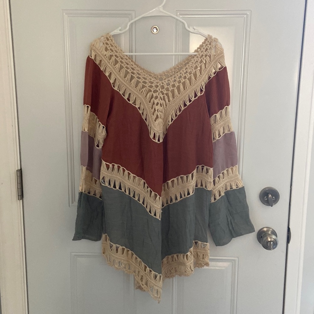 NWOT! Boho v neck crochet tunic blouse